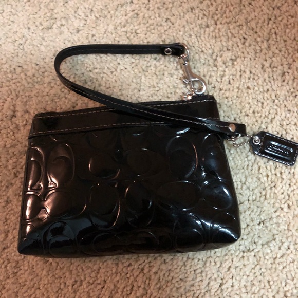 ⭐️Authentic Coach Wristlet⭐️ - Picture 2 of 4